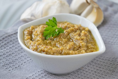 Nuss-Oliven-Pesto