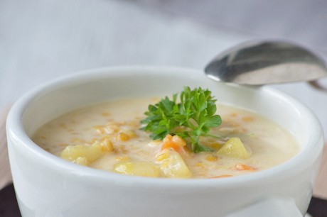 Linsensuppe mit Kartoffeln