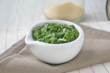 Schnittlauch-Kräuter-Pesto