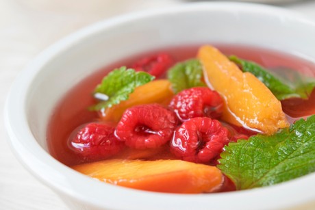 Obstkompott mit Minze