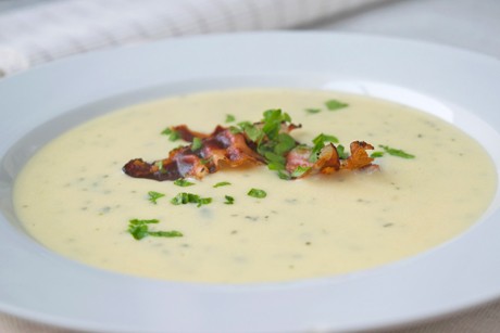 Kräutersuppe mit Speck