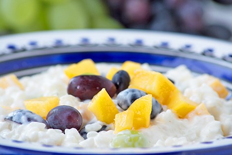 Milchreis mit Früchten