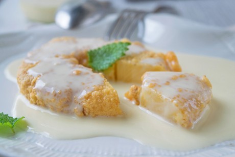 Ananasscheiben mit Vanillesauce