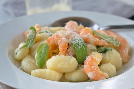 Salbei-Gnocchi mit Garnelen