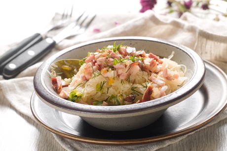 Selchkarree-Gulasch mit Sauerkraut
