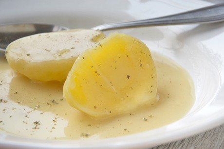 Erdäpfel aus dem Ofen mit Senfsauce