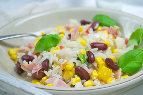 Reissalat mit Schinken
