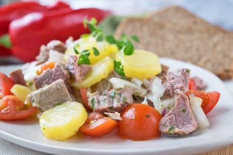 Rindfleischsalat mit Kartoffeln
