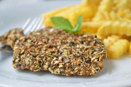 Putenschnitzel mit Kürbiskernpanade