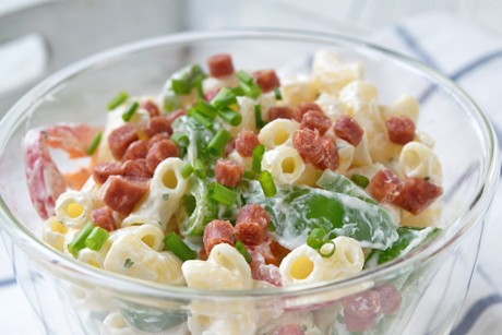 Hörnchen-Kabanossi-Salat