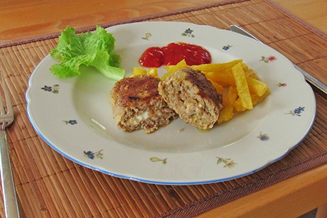 Pljeskavica mit Feta