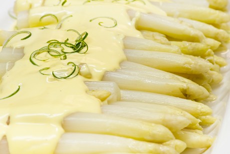 Spargel mit Sauce
