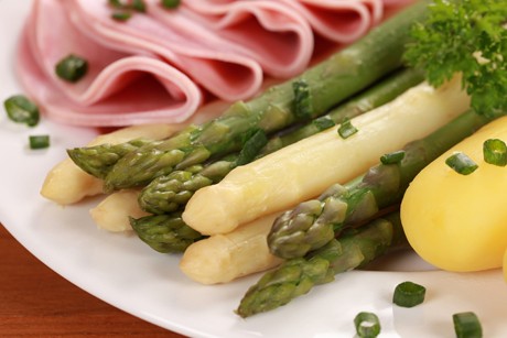 Spargel mit Rohschinken