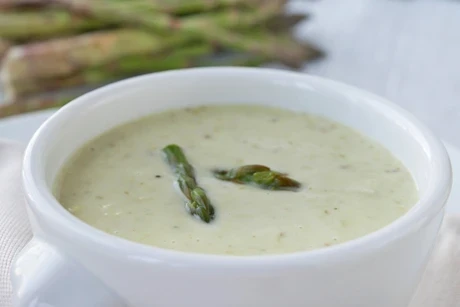 Spargelsuppe mit Kartoffeln