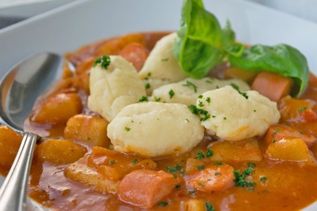 Nockerlteig für Gulasch