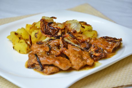 Rustikales Zwiebelragout