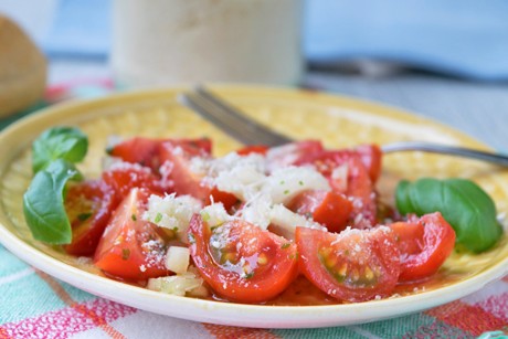 Tomatensalat mit Balsamico Dressing
