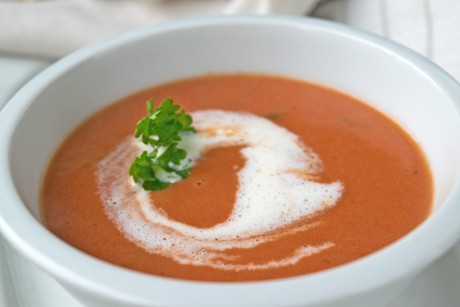 Tomatensuppe mit pürierten Bohnen