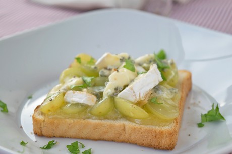 Trauben-Käse-Toast