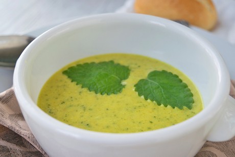 Zucchini-Curry-Suppe