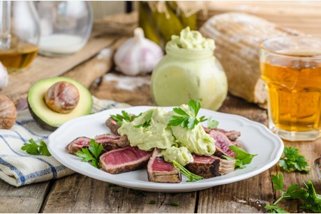 Steak mit Avocadocreme