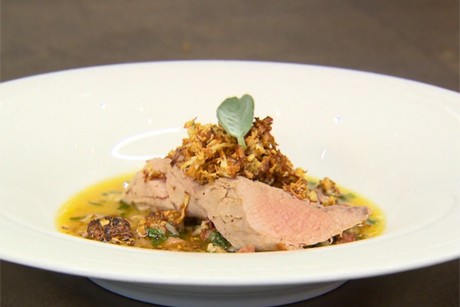 Mariniertes Schweinefilet mit Speck-Rosmarin-Vinaigrette