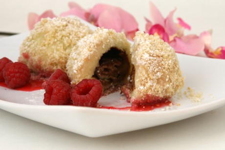 Topfenknödel mit Nougatfülle