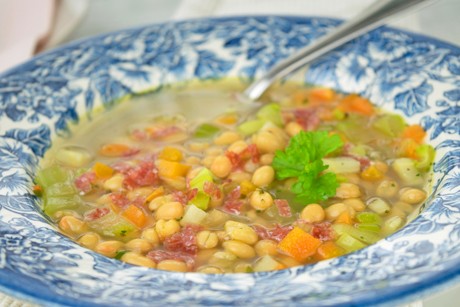 Bohnensuppe mit Speck