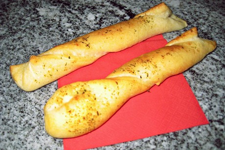 Kräuterstangerl mit Germteig