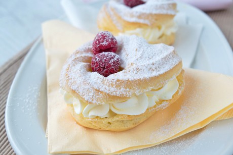 Brandteigringe mit Puddingcreme