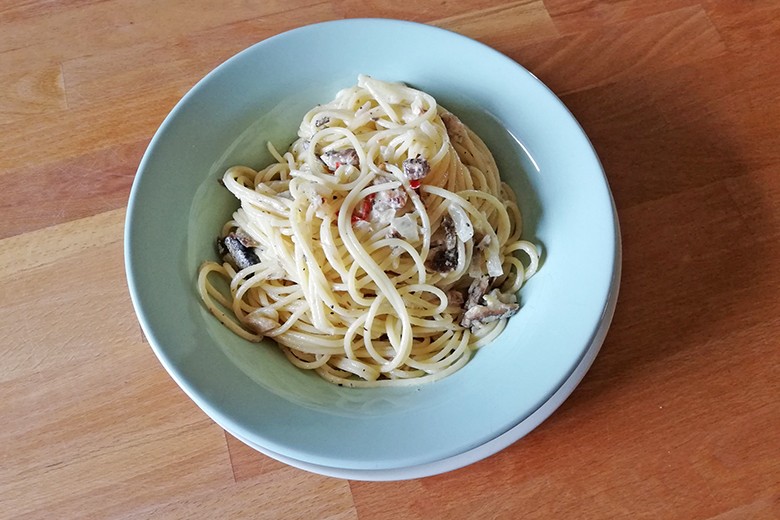 Spaghetti mit scharfer Sardinensauce