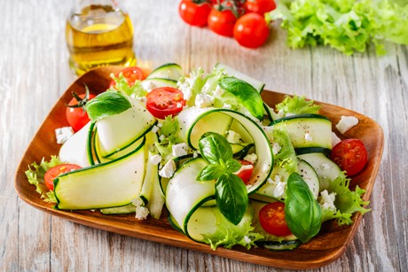 Zucchinisalat mit Tomaten