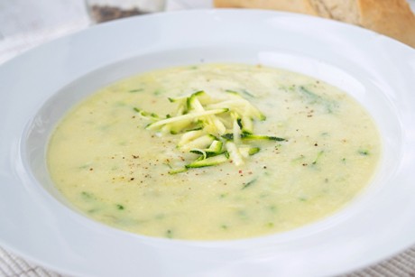 Zucchinisuppe mit Käse
