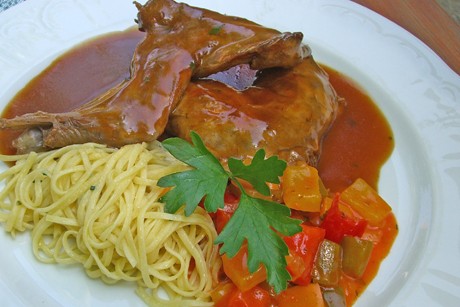 Kaninchen in Rotwein