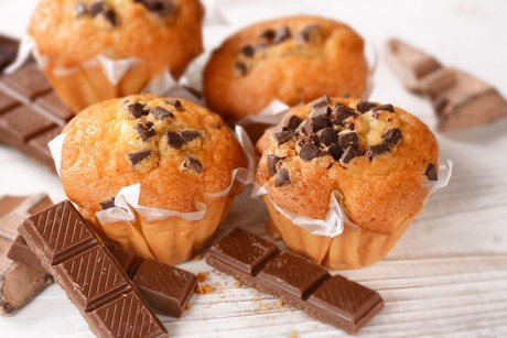 Fluffige Muffins mit Schokostückchen