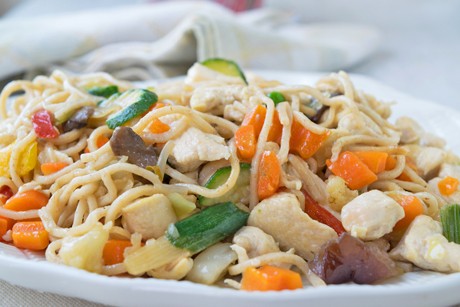 Bami Goreng mit Hühnerfleisch