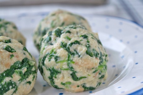Einfache Spinatknödel