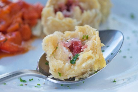 Überbackene Speckknödel