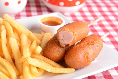 Amerikanische Corn Dogs