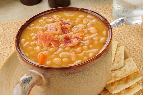 Bohnengulasch mit Speck