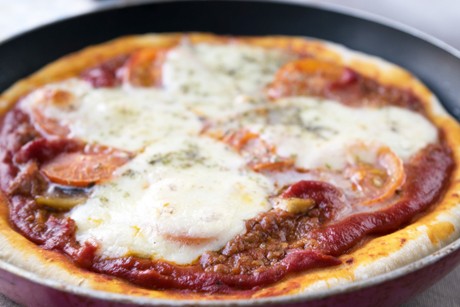 Pfannenpizza Bolognese