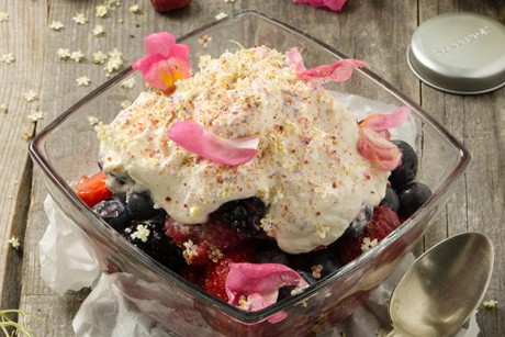 Beeren-Blüten Salat