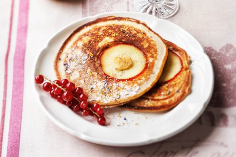 Pancakes mit Chai Küsschen & Gewürz-Blüten