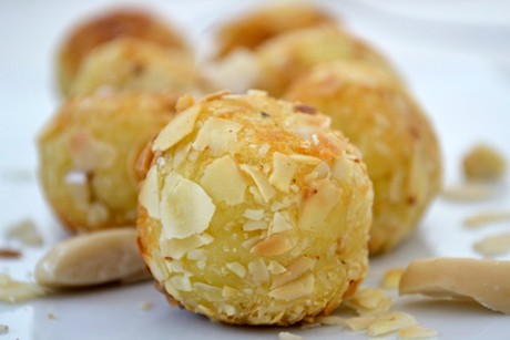 Kartoffelbällchen mit Mandeln