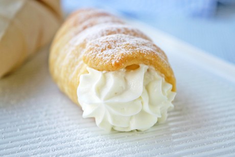 Schaumrollen Füllung mit Eiklar