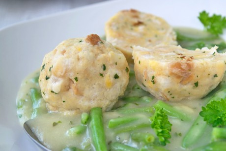 Saure Bohnen mit Knödel