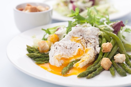 Spargel-Brotsalat