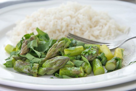 Gebratener Spargel mit Bärlauch