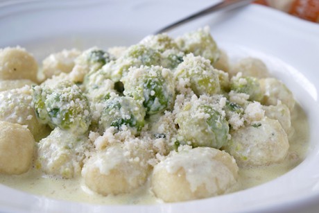 Gnocchi mit Kohlsprossen und Pinienkernen