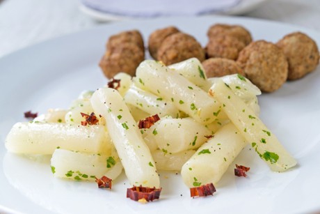Scharfe Schwarzwurzeln